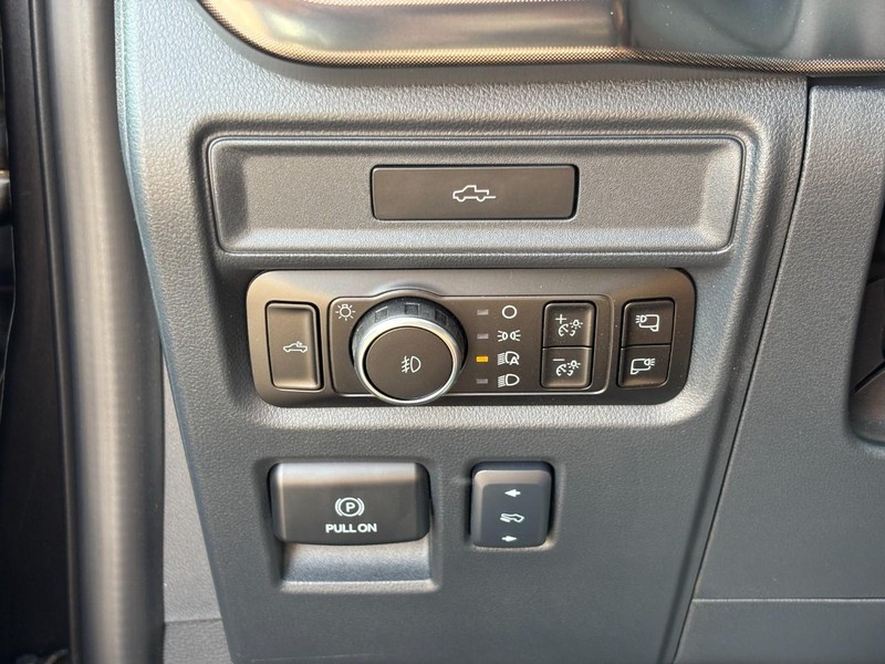 Ford F-150 Vehicle Full-screen Gallery Image 18
