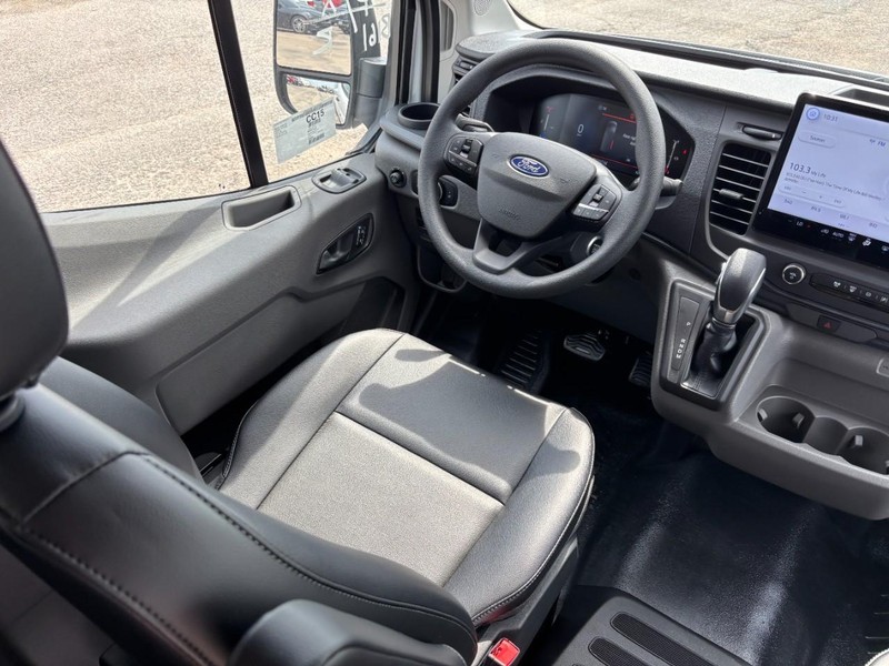 Ford Transit Passenger Wagon Vehicle Full-screen Gallery Image 15