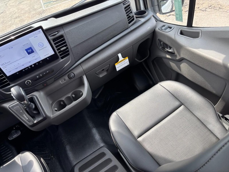 Ford Transit Passenger Wagon Vehicle Full-screen Gallery Image 17