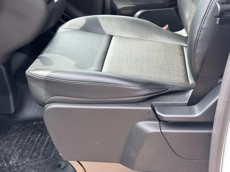 Ford Transit Passenger Wagon Vehicle Full-screen Gallery Image 18