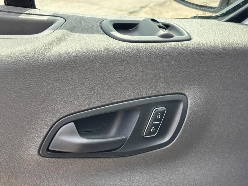 Ford Transit Passenger Wagon Vehicle Full-screen Gallery Image 19