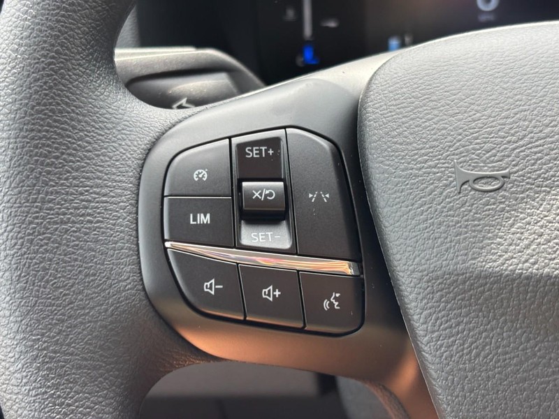 Ford Transit Passenger Wagon Vehicle Full-screen Gallery Image 21