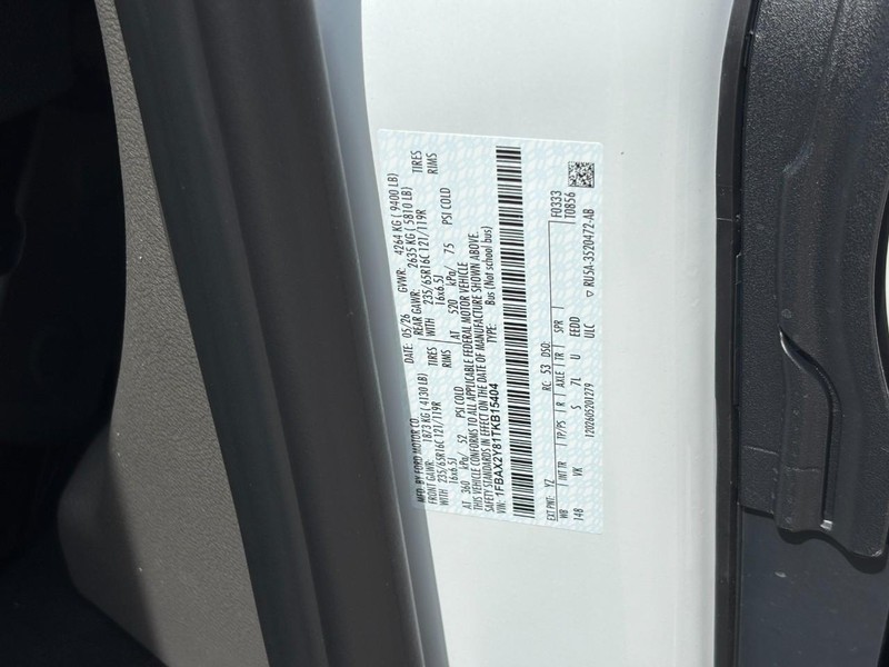 Ford Transit Passenger Wagon Vehicle Full-screen Gallery Image 26