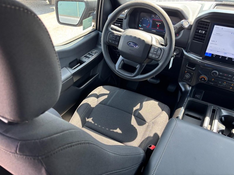 Ford F-150 Vehicle Full-screen Gallery Image 13