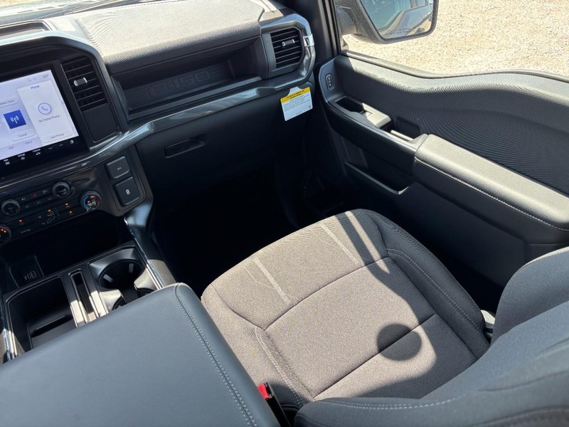 Ford F-150 Vehicle Full-screen Gallery Image 15