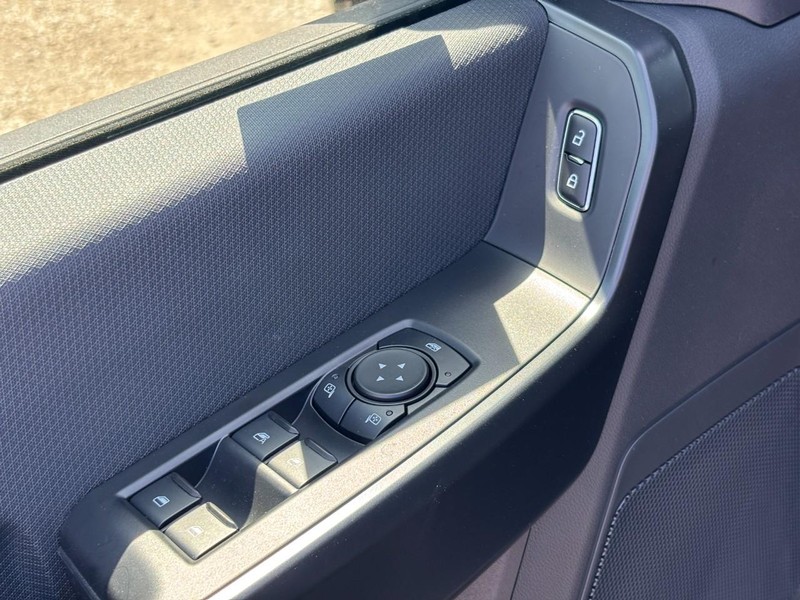 Ford F-150 Vehicle Full-screen Gallery Image 17