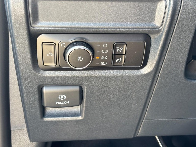 Ford F-150 Vehicle Full-screen Gallery Image 18