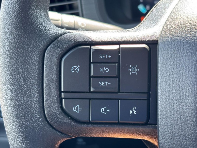 Ford F-150 Vehicle Full-screen Gallery Image 19