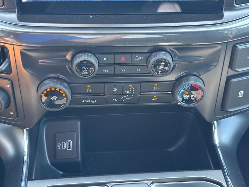 Ford F-150 Vehicle Full-screen Gallery Image 24