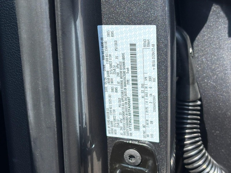 Ford F-150 Vehicle Full-screen Gallery Image 25