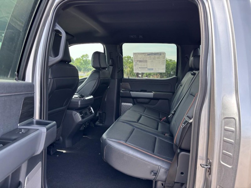 Ford F-150 Vehicle Full-screen Gallery Image 12