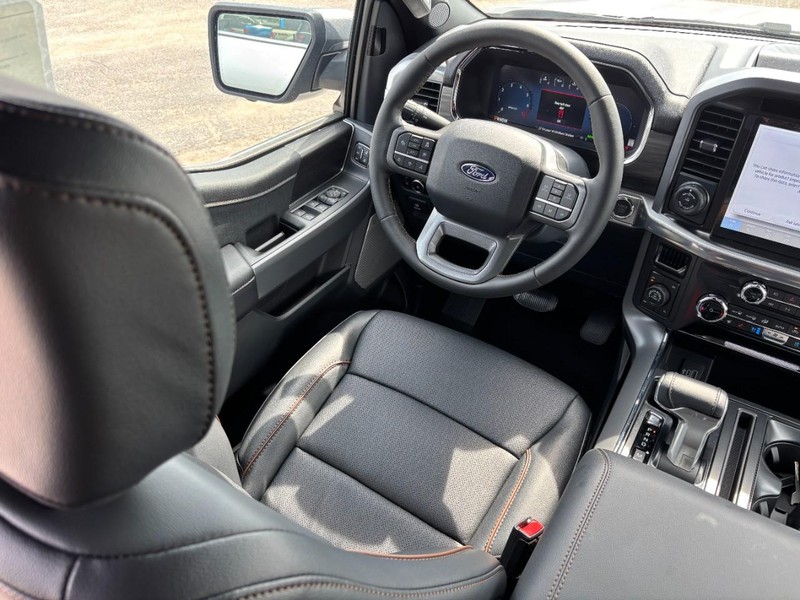Ford F-150 Vehicle Full-screen Gallery Image 13