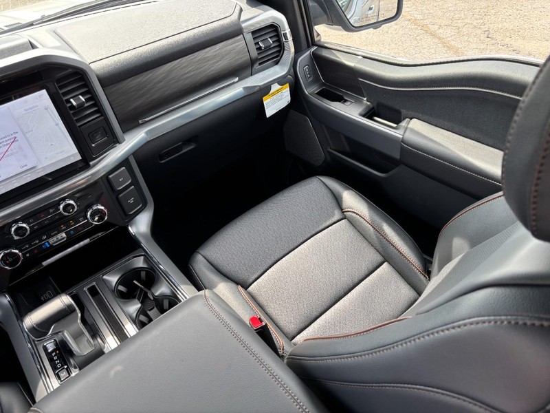 Ford F-150 Vehicle Full-screen Gallery Image 15