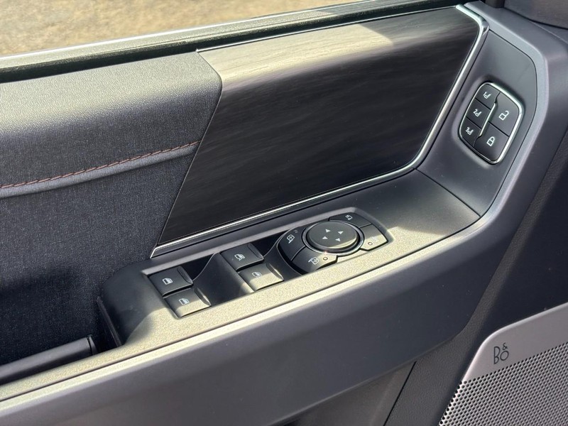 Ford F-150 Vehicle Full-screen Gallery Image 17