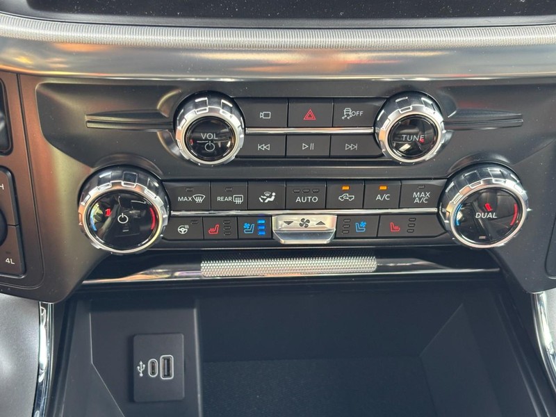 Ford F-150 Vehicle Full-screen Gallery Image 25