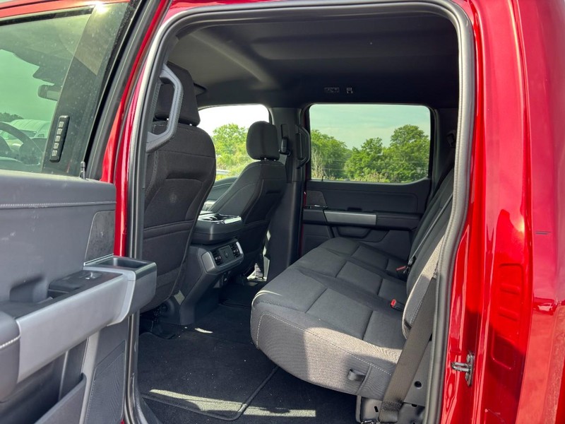 Ford F-150 Vehicle Full-screen Gallery Image 12
