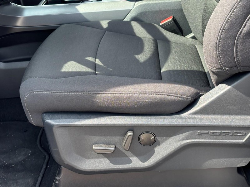 Ford F-150 Vehicle Full-screen Gallery Image 16
