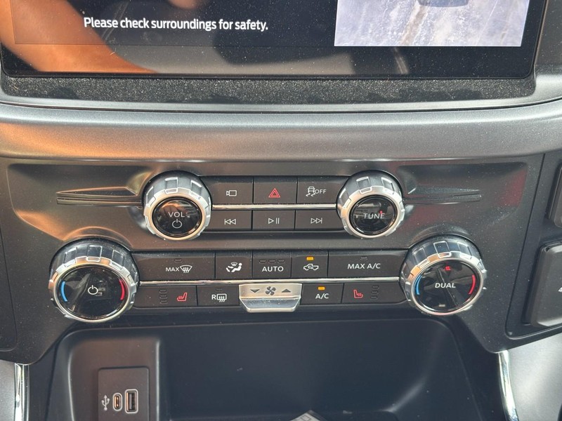 Ford F-150 Vehicle Full-screen Gallery Image 25
