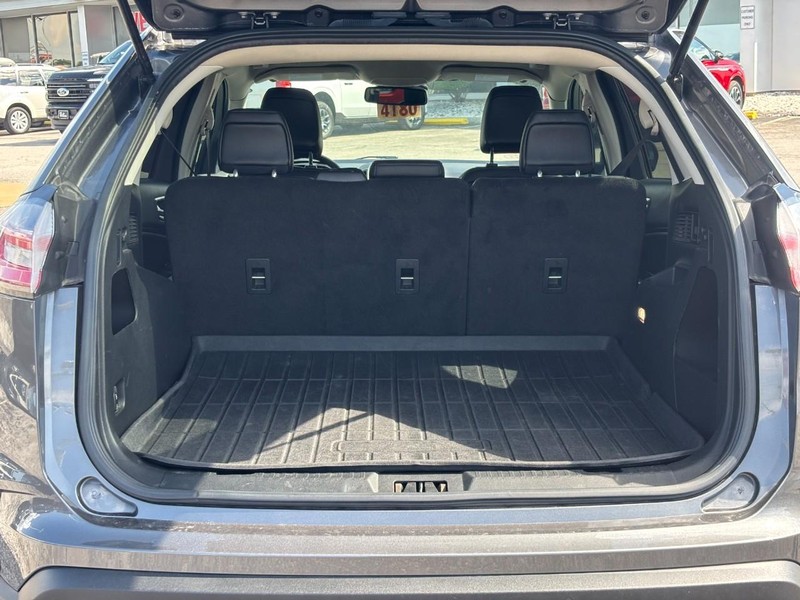 Ford Edge Vehicle Full-screen Gallery Image 11