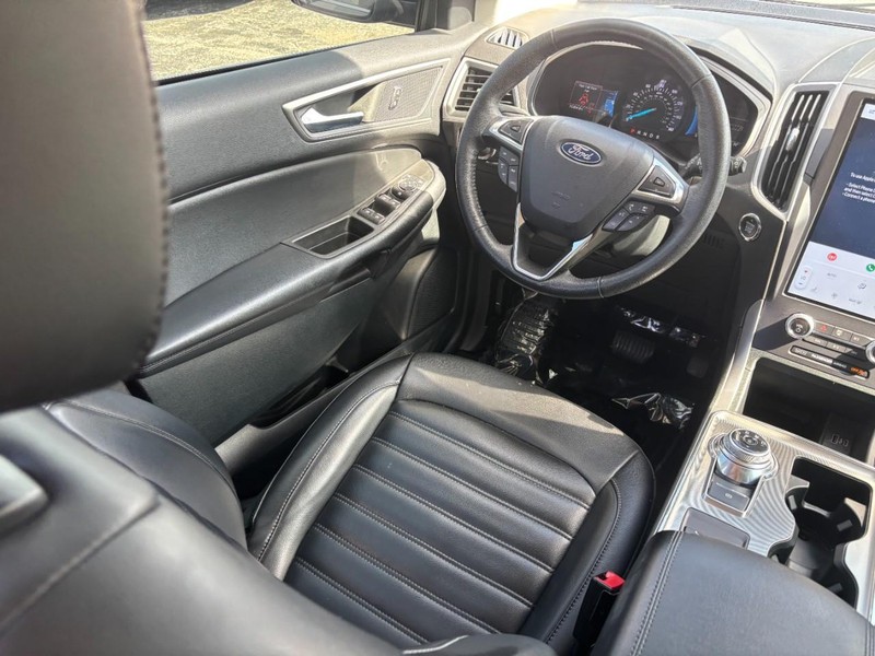 Ford Edge Vehicle Full-screen Gallery Image 14
