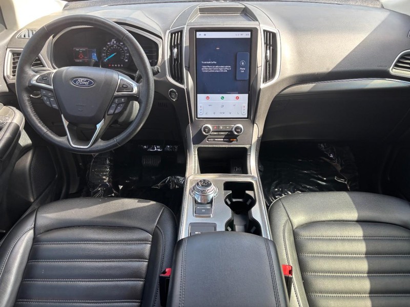 Ford Edge Vehicle Full-screen Gallery Image 15