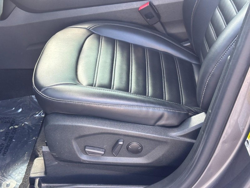 Ford Edge Vehicle Full-screen Gallery Image 17