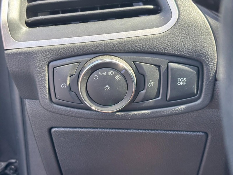 Ford Edge Vehicle Full-screen Gallery Image 19