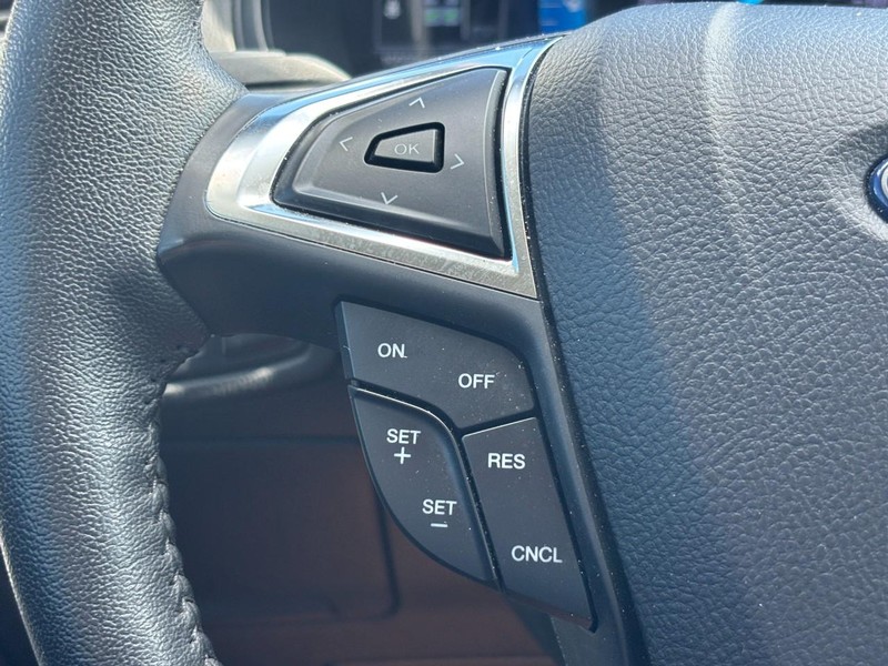 Ford Edge Vehicle Full-screen Gallery Image 20