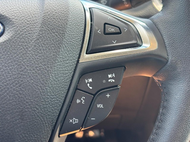Ford Edge Vehicle Full-screen Gallery Image 21