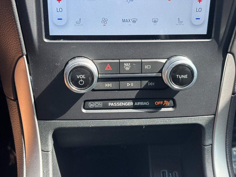 Ford Edge Vehicle Full-screen Gallery Image 24