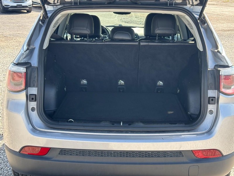 Jeep Compass Vehicle Image 11