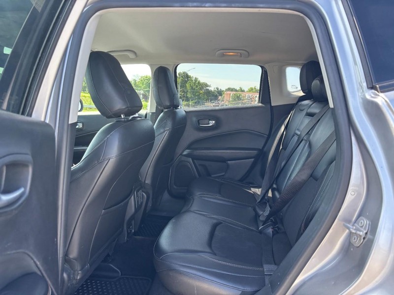 Jeep Compass Vehicle Image 13
