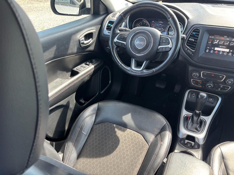 Jeep Compass Vehicle Image 14