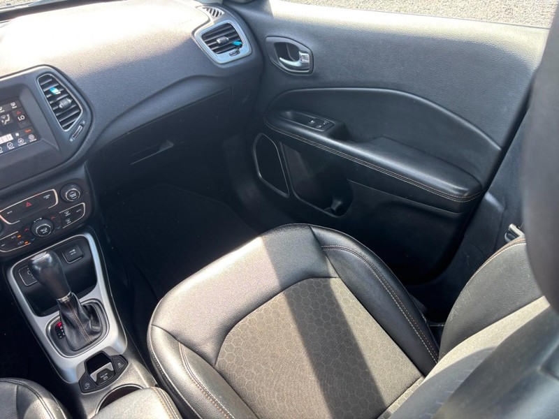 Jeep Compass Vehicle Image 16