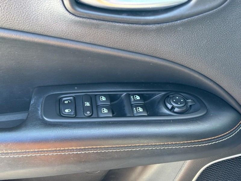 Jeep Compass Vehicle Image 18