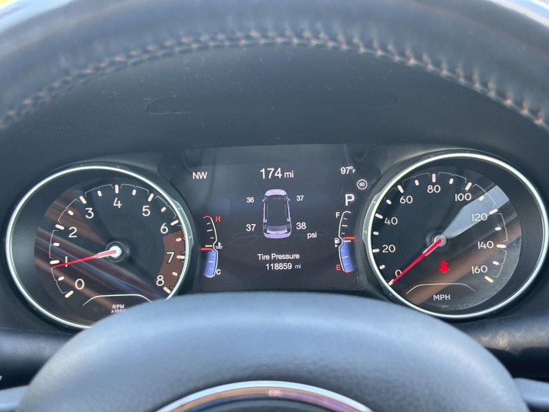 Jeep Compass Vehicle Image 21