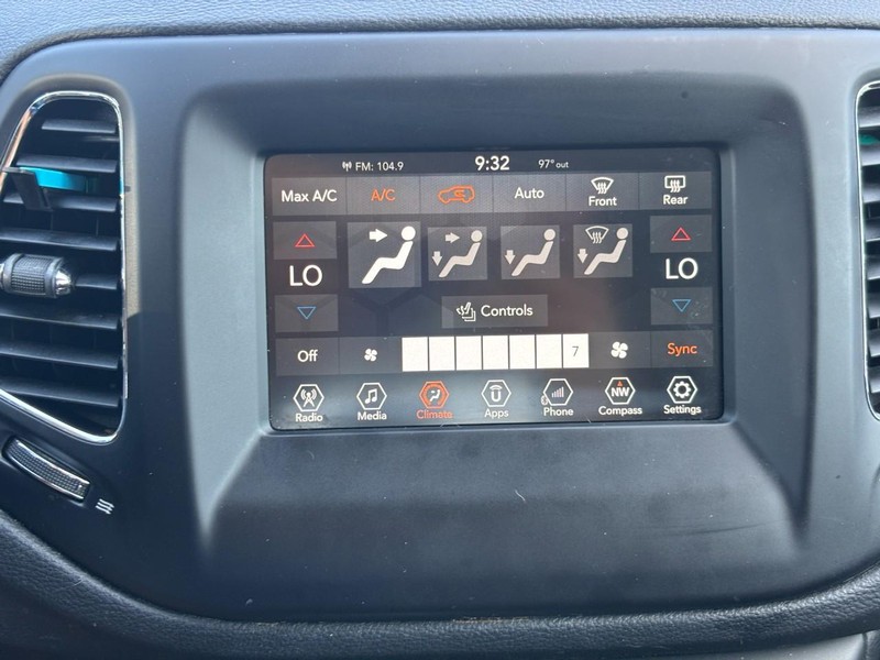 Jeep Compass Vehicle Image 22