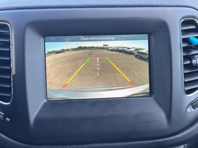Jeep Compass Vehicle Image 23
