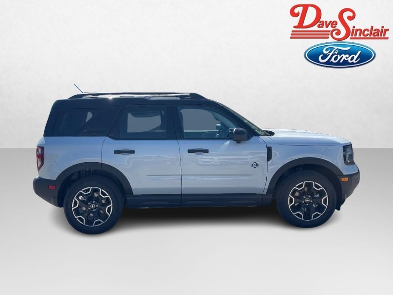 Ford Bronco Sport Vehicle Full-screen Gallery Image 05
