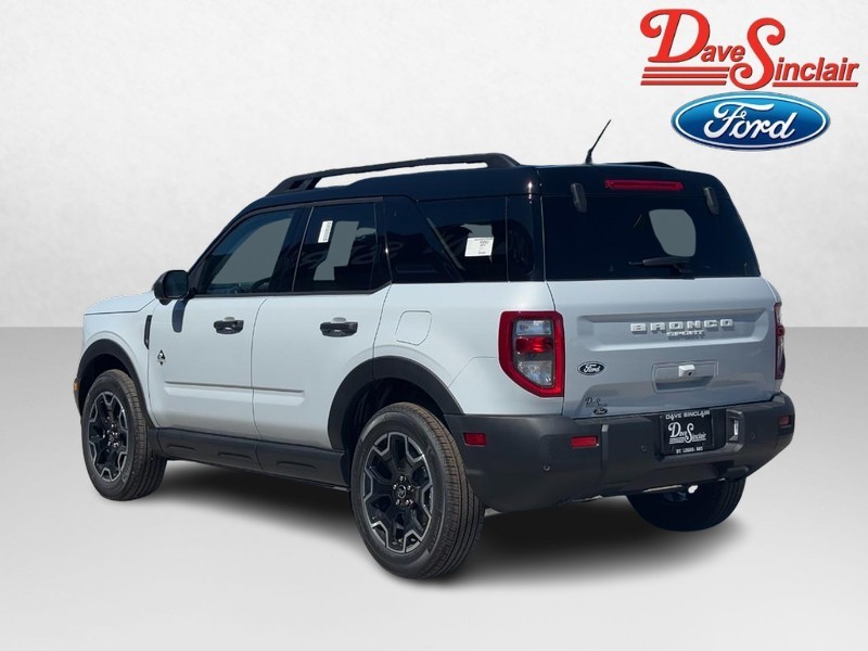 Ford Bronco Sport Vehicle Full-screen Gallery Image 09