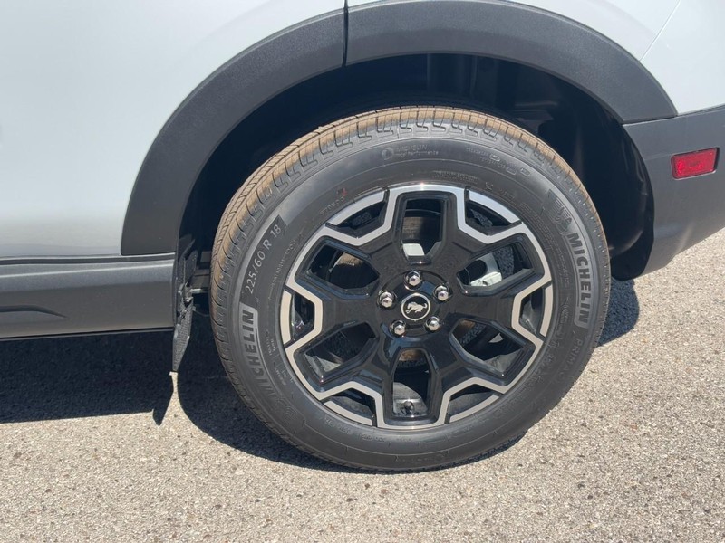 Ford Bronco Sport Vehicle Full-screen Gallery Image 11