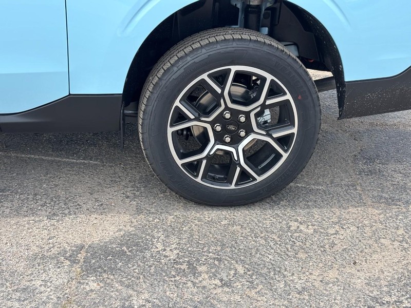 Ford Maverick Vehicle Full-screen Gallery Image 11
