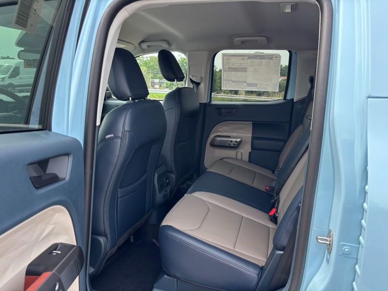 Ford Maverick Vehicle Full-screen Gallery Image 12