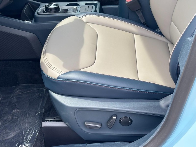 Ford Maverick Vehicle Full-screen Gallery Image 16
