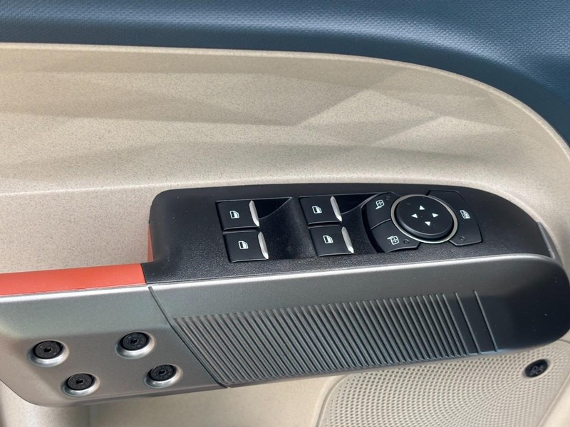Ford Maverick Vehicle Full-screen Gallery Image 17