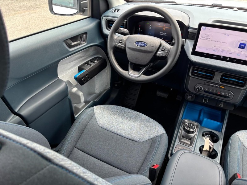 Ford Maverick Vehicle Image 13