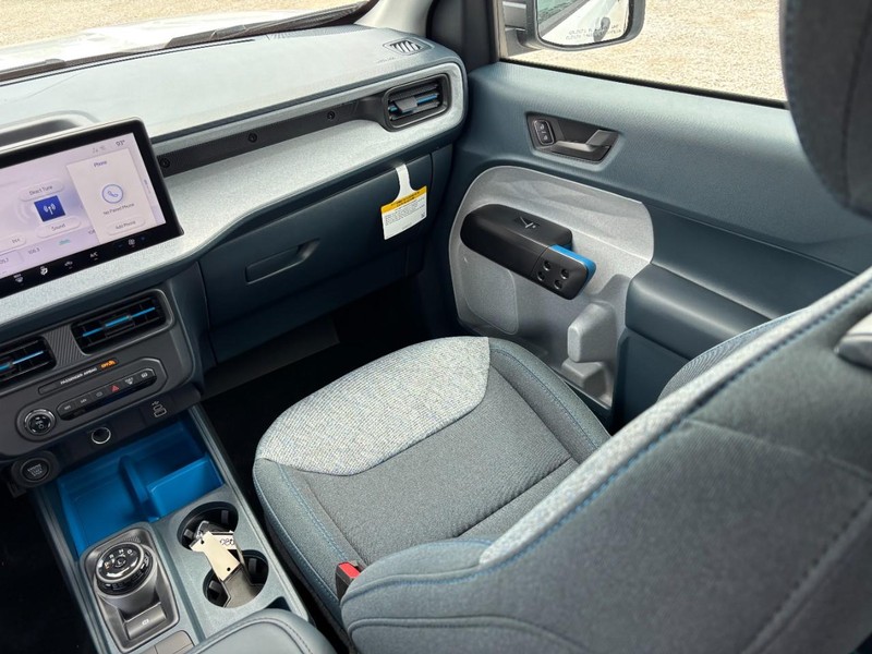 Ford Maverick Vehicle Image 15