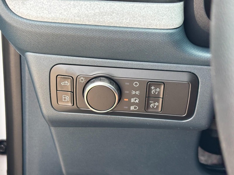 Ford Maverick Vehicle Image 18