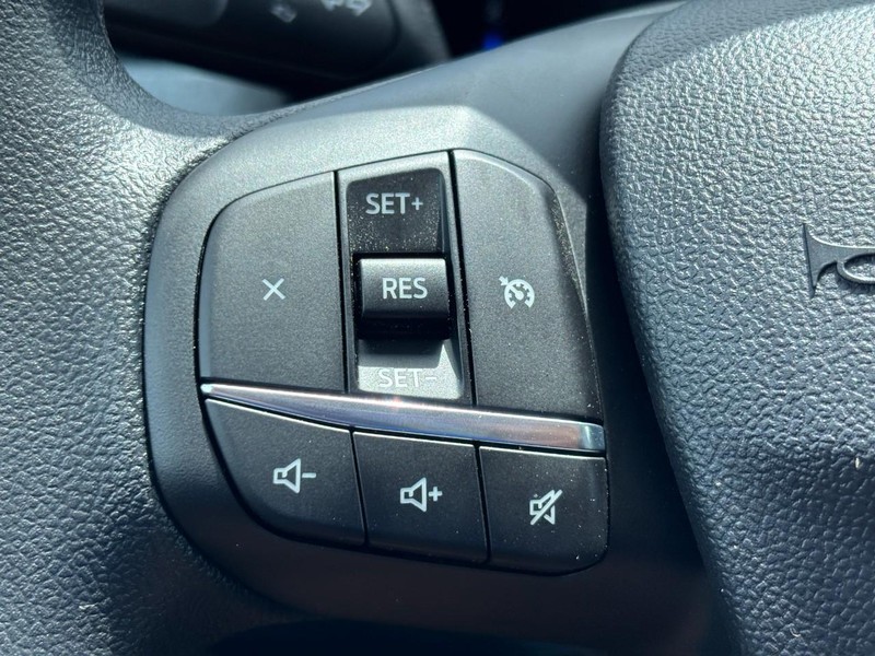 Ford Maverick Vehicle Image 19