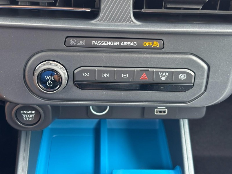 Ford Maverick Vehicle Image 24